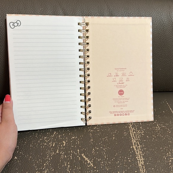 Hello Kitty Spiral Journal - Picture 4 of 5